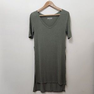 MUDD Women's Green Short Sleeve V-Neck Tunic Shirt Top Open Sides Size S